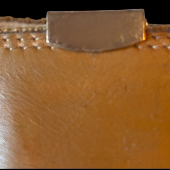 Authentic Gucci Vintage, Chocolate rugged textured, Caramel Leather Gold Chain - Picture 9 of 10